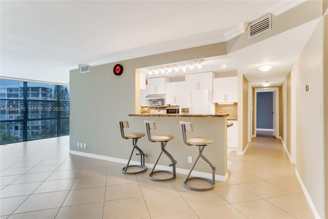 Photo - 1000 Parkview Dr Unit 614