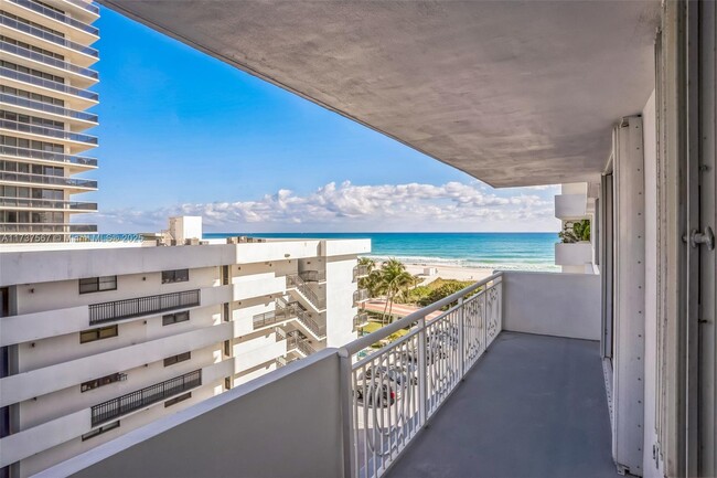 Building Photo - 5825 Collins Ave Unit 6E Rental