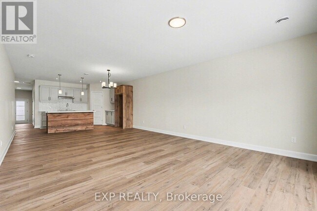 Photo - 440 Falcon Ln