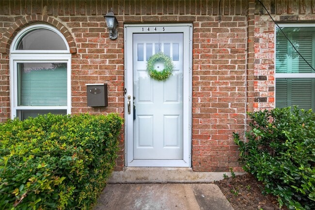 Building Photo - 1445 Bonanza Rd Unit True