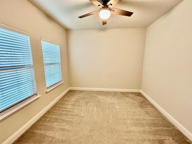 Photo - 541 Firethorn Dr
