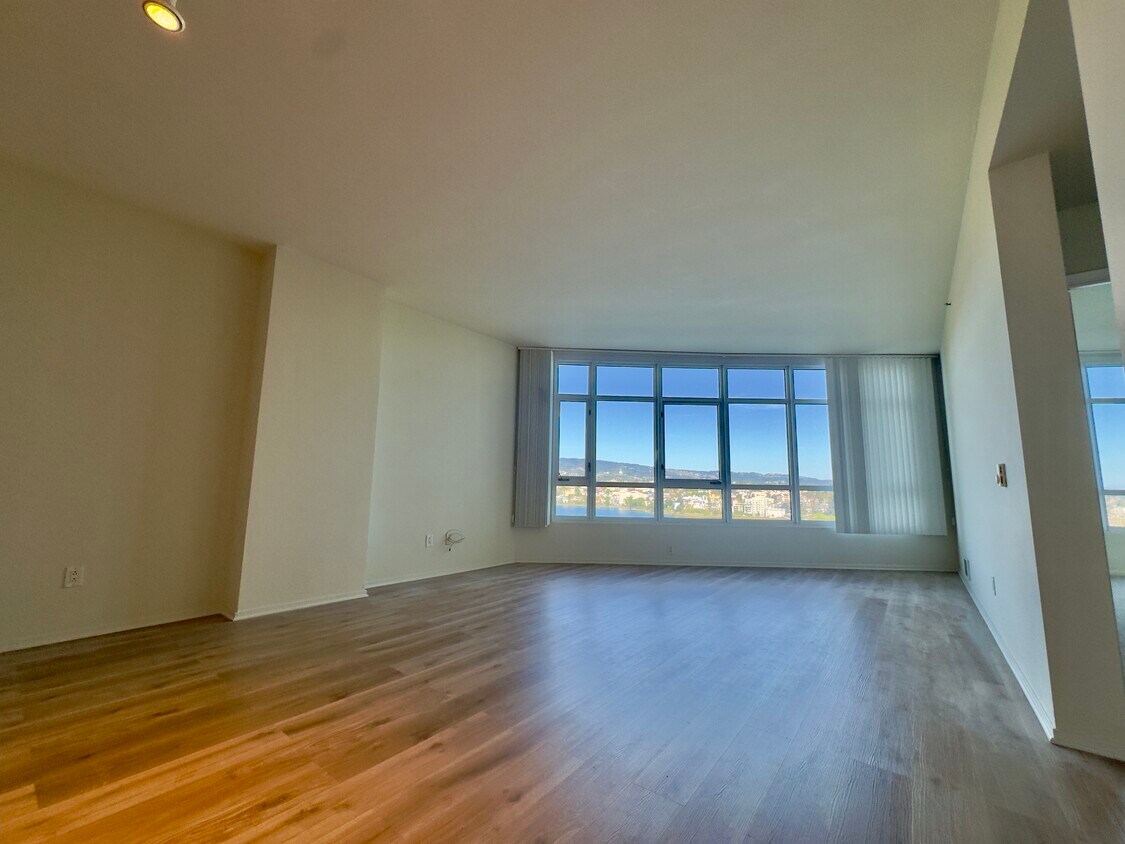 Photo - 1 Lakeside Dr (Oakland, CA)