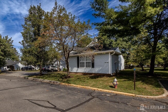 Photo - 412 Hawkshead Way