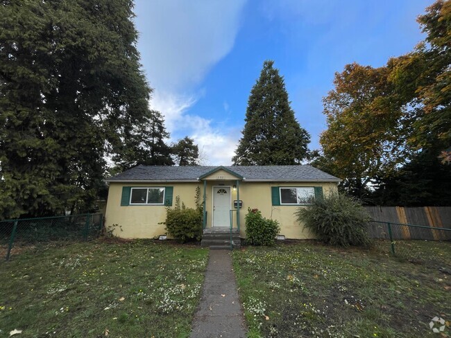 Building Photo - Cute as a button! Two blocks from WOU and ... Rental