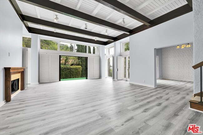 Photo - 1713 Queens Ct