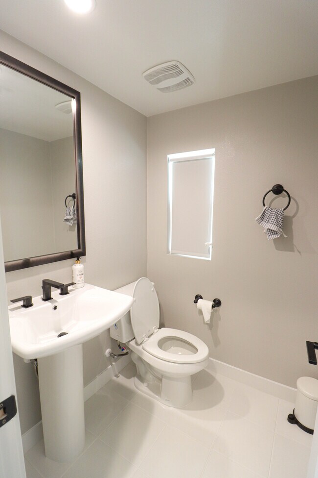 Photo - 2049 W Rosecrans Ave