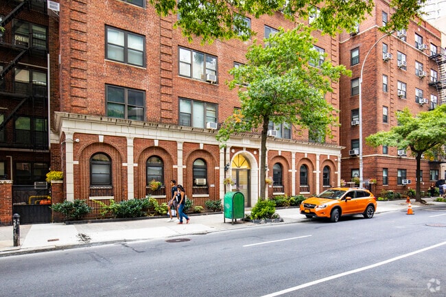 Photo - 10 W 65th St