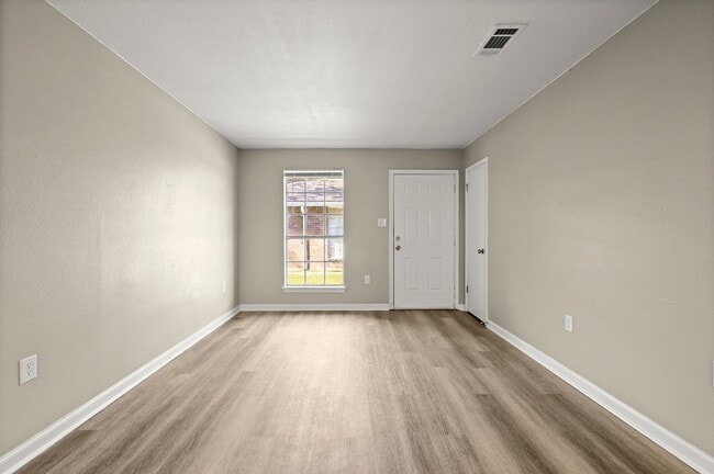 12027 Roddy Rd