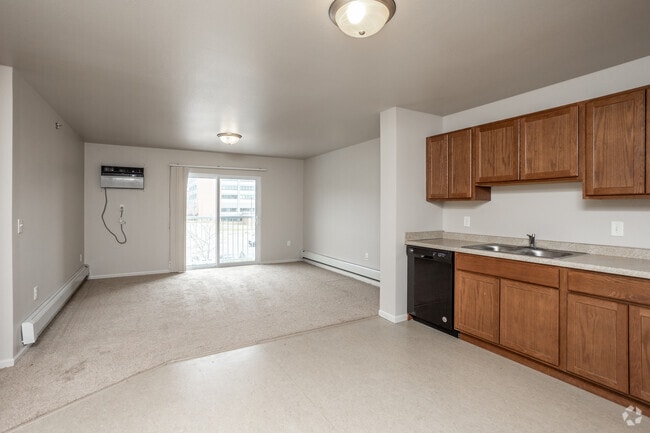 3HAB, 2BA - The Fairlane - LaFayette Square