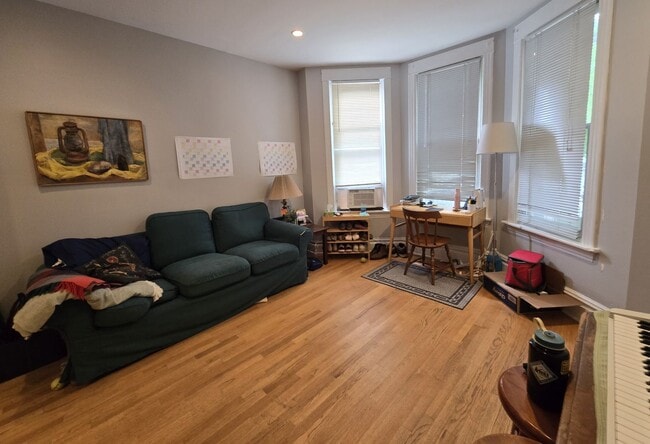 Photo - 2118 W Fletcher St Apartment Unit 1