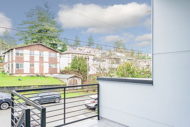 Photo - 3bd/2.5ba Seattle Townhome