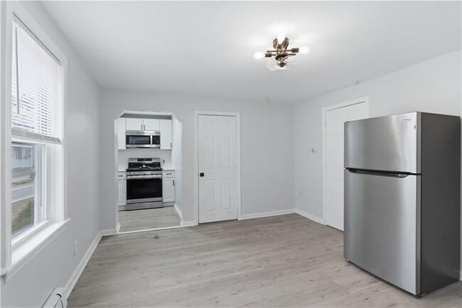 Photo - 92 Sylvian St Unit 1