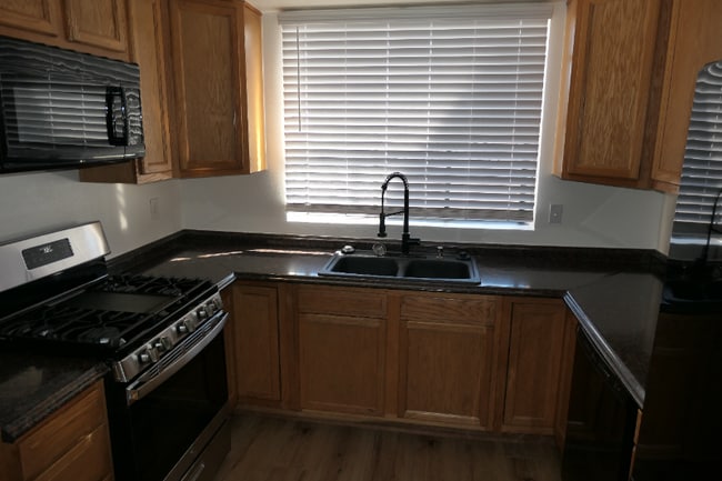 Photo - 44715 La Paz Rd Unit D