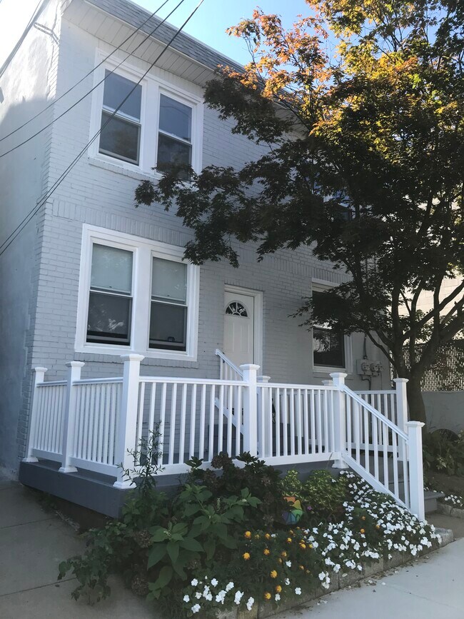 Building Photo - 533-2 Gerhard St Unit 533 Gerhard St 2nd Fl