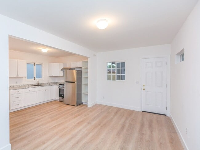 Photo - Freshly Updated Studio w/Patio in South Park! * All Utilities Included! * Unit Studio