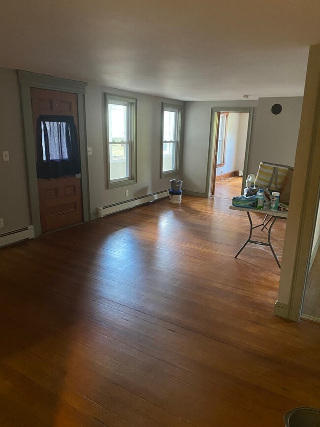 Building Photo - 9 Lester St Unit Lynette cummings Rental