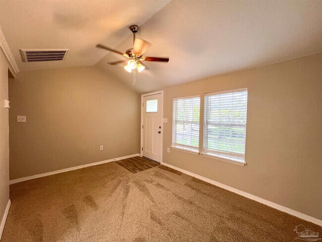 Photo - 2265 Klinger St
