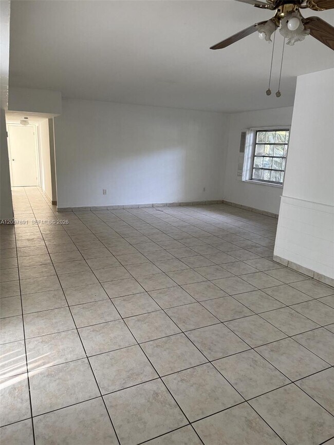 4855 University Dr Unit 4855