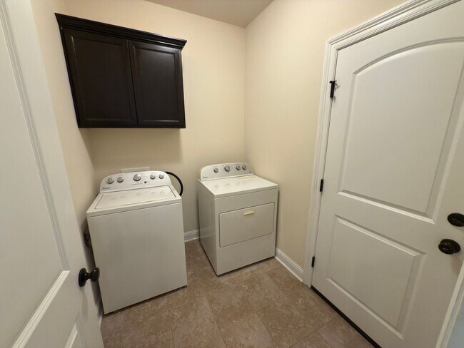 Photo - 3-Bedroom Home with Central AC, Gas Fireplace & Spacious Backyard