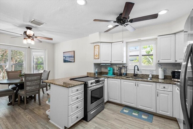 Photo - 2250 SE Country Club Ln