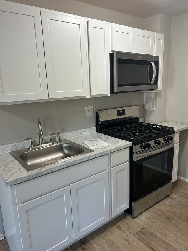 Photo - Fresh and Ready 1 + 1 All Utilities Included.