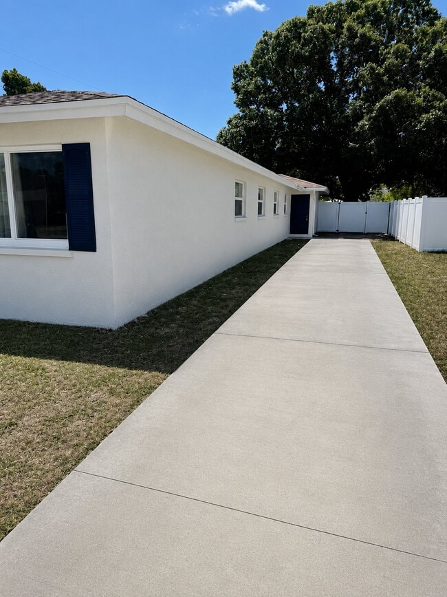 Building Photo - 1812 47th Ave Dr W