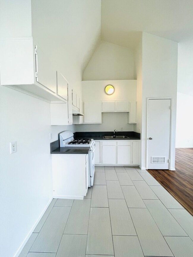 Photo - 792 Unidad 2344B