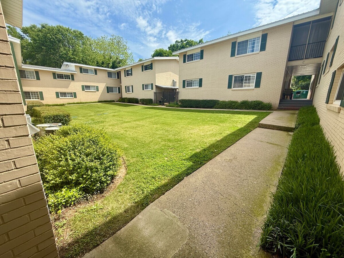 Two Bedroom To Call Home in Normaltown - Two Bedroom To Call Home in Normaltown