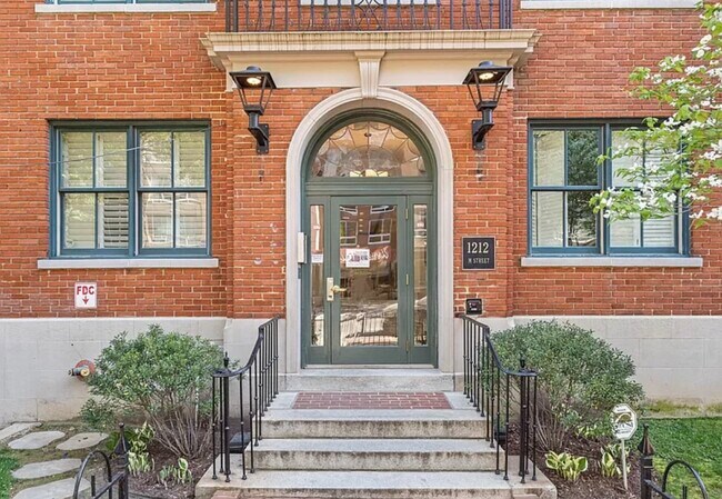 Photo - 1212 M St NW Unidad 100