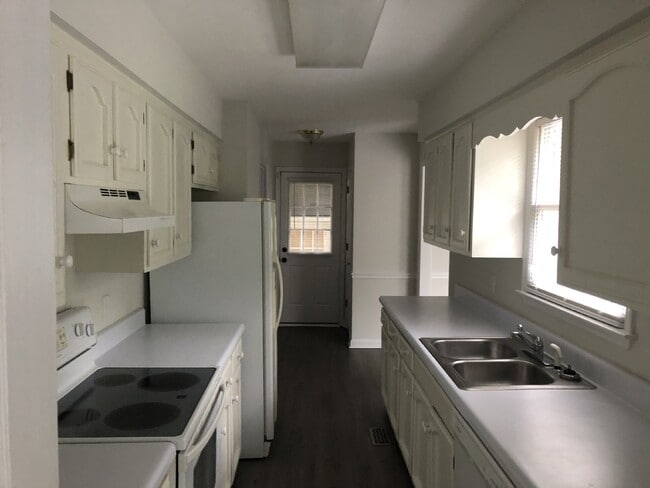 Photo - Beautiful 3BD 2BA Home with detached garage and fenced in backyard For Rent in Cookeville!
