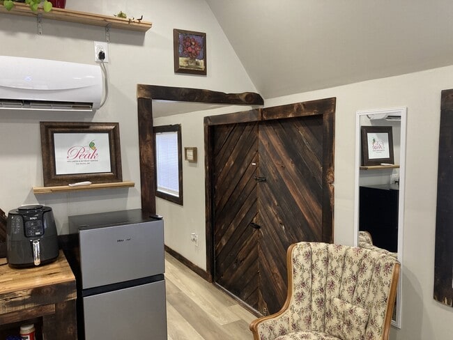 Photo - 2924 Richmond Way