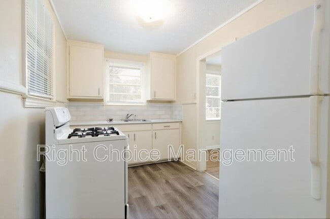 Photo - 2940 Blan St