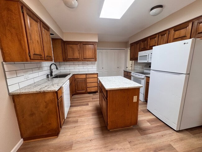 Photo - Spacious 2 Bedroom, 2 Bathroom, 2 Car Garage