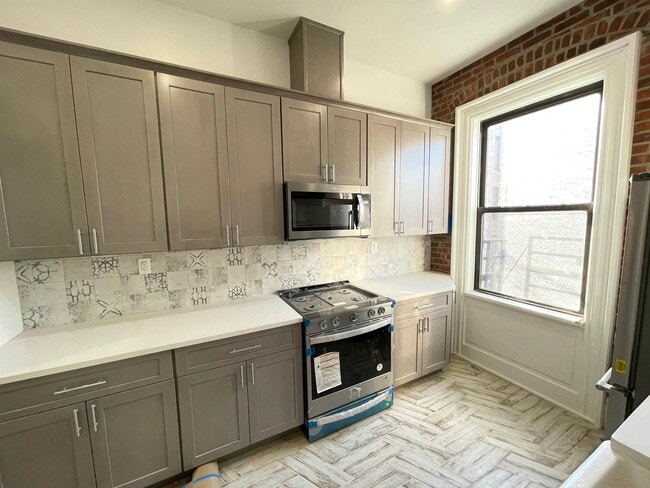 Photo - 569 Jersey Ave Unit 4