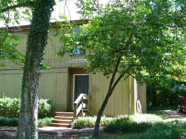 Building Photo - West End/Vanderbilt Area 2 Bedroom Townhome