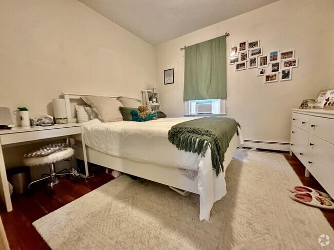 Building Photo - 3 bedroom in Cambridge MA 02141 Rental