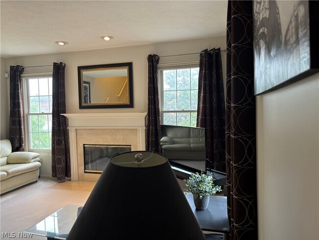 Photo - 1944 E 82nd St