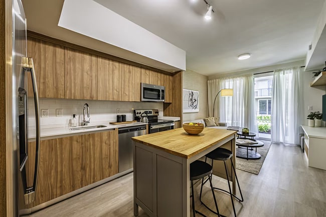 Building Photo - 140 NW 163rd St Unit A2 Rental