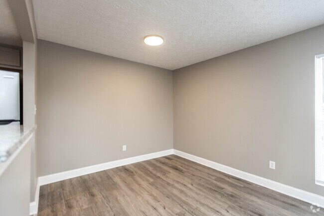 2BR, 1.5BA - 1,015 SF