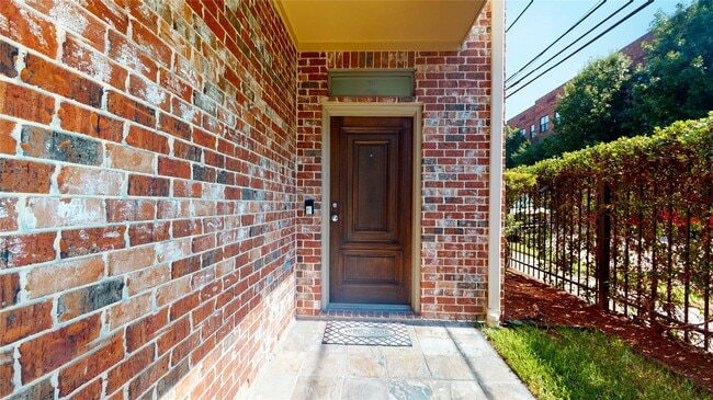 Photo - 3826 Center St
