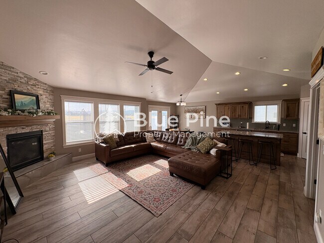 Photo - 1890 Mesa Cyn Dr