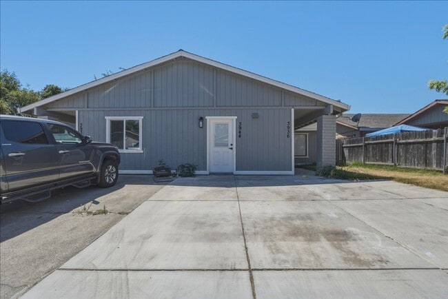 Building Photo - 3944-3944 Renick Way Unit 3944 Renick Way