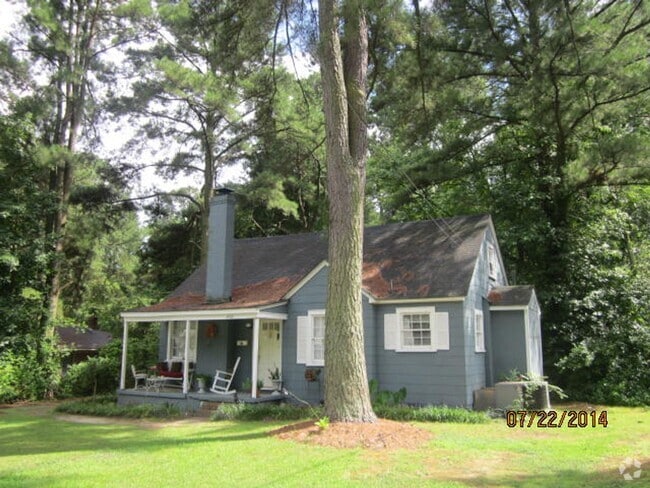 Building Photo - 915 College Cir N Rental