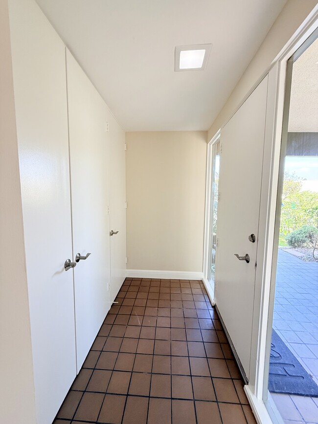 Front Entry and Closets - 4126 Del Mar Ave