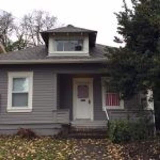 Building Photo - Lovely Remodeled 5 Bedroom Home