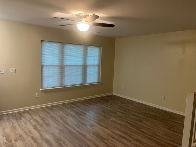 Photo - Available now. Grat 3BR/2.5 BA Townhome in Oak Bluff!