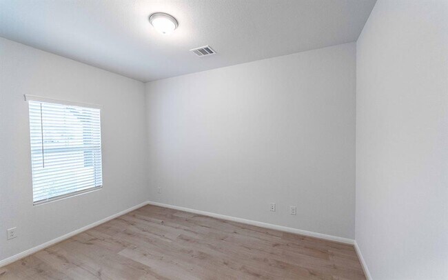 Photo - 101 Copper Lily Dr