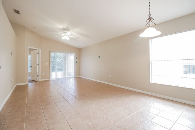 Photo - 2131 Colonial Woods Blvd