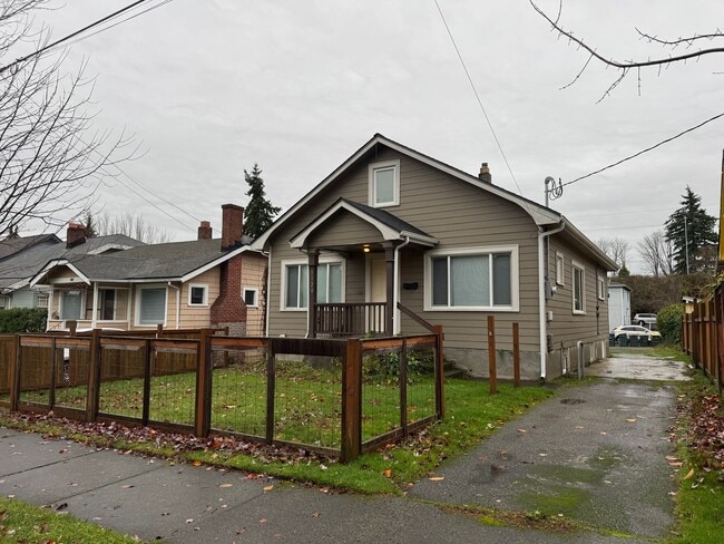 Building Photo - Charming House in Bellingham - 4 Bedroom 1.5 Bathroom