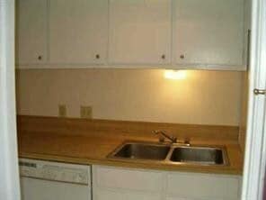 Photo - 1/1 Apartment Walking Distance to Shops an... Unit 102